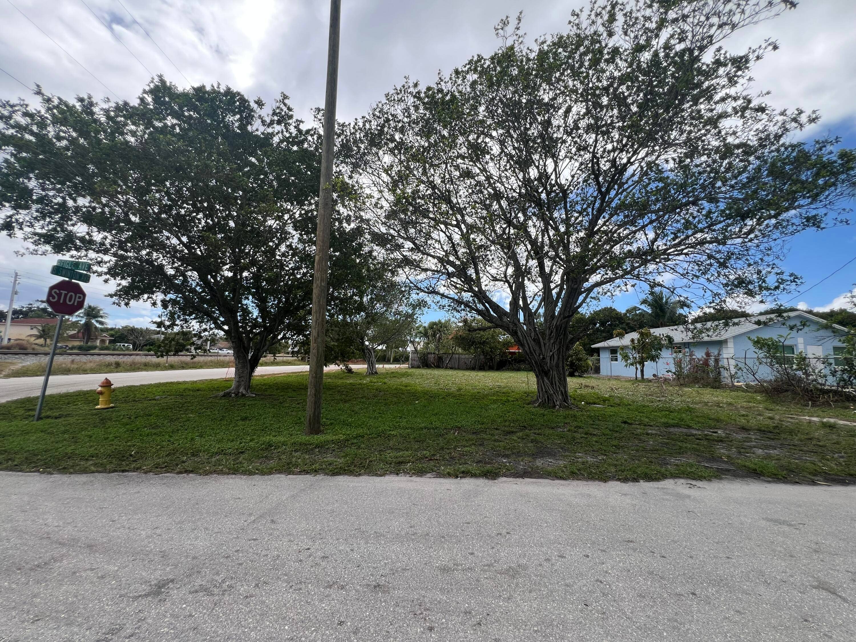 ATTENTION BUILDERS AND INVESTORS GREATCORNER LOT IN EAST DELRAY BEACH.