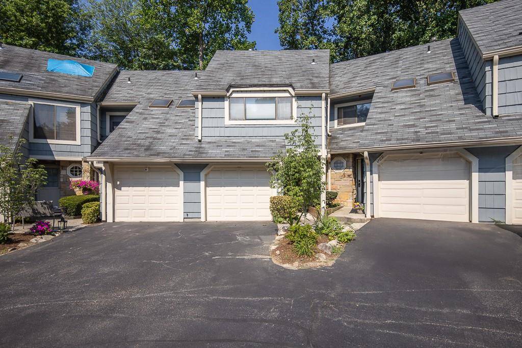 Welcome to Treetop Circle in the highly desirable Hamlets community within the award winning Clarkstown Central School District !