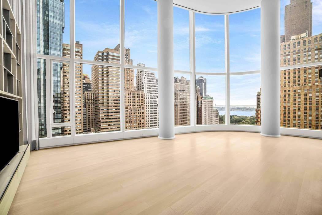 Dramatic 3 Bedroom with 20 Foot Ceilings amp ; Harbor Views Soaring nearly 20 feet high, the double height living room of this southeast facing 3 bedroom, 3.
