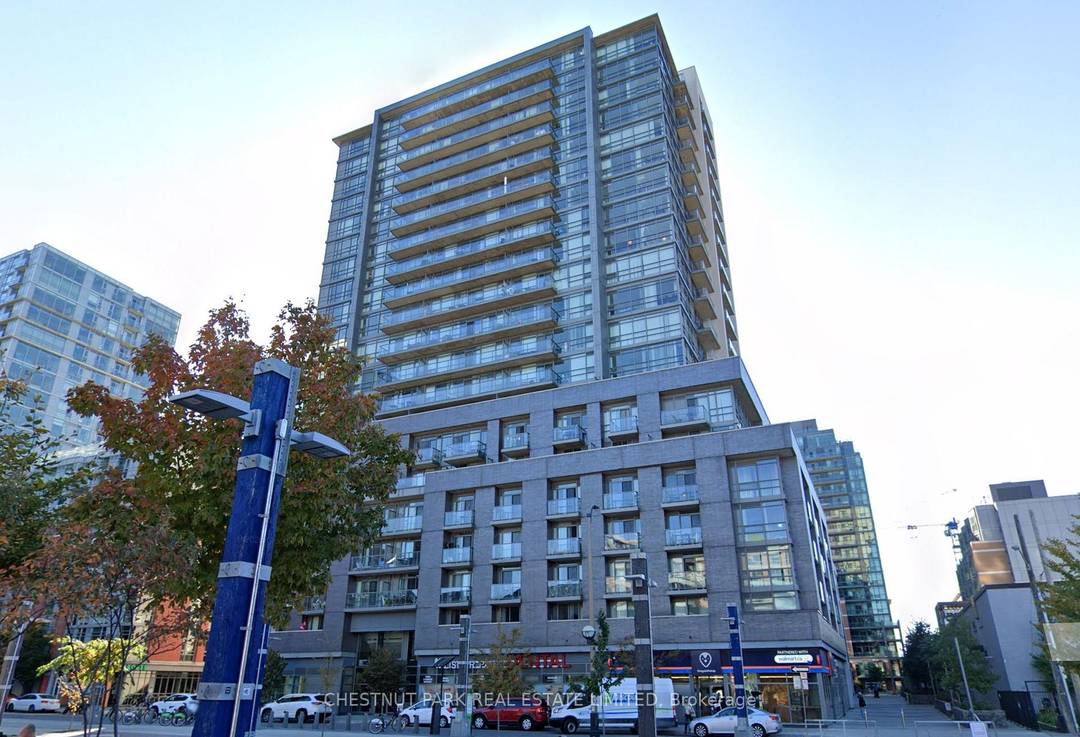 Bright and functional 2 Bedroom Den, 2 Bathroom suite in the heart of Queen West.