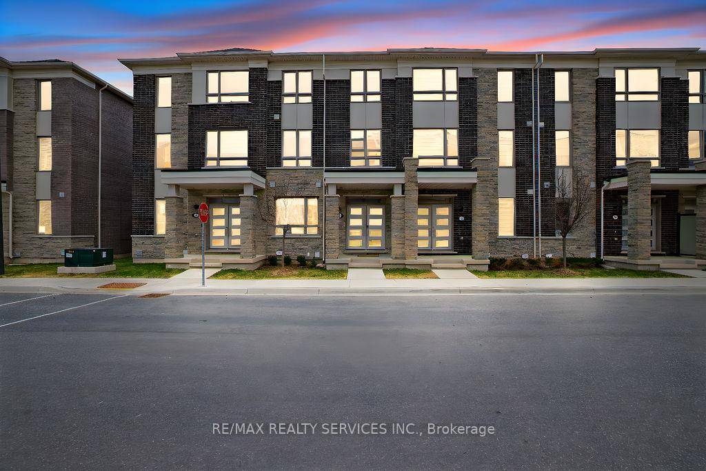 Stunning 4 Bed, 4 Bath Home with 2 Car Garage in Mount Pleasant, Brampton !