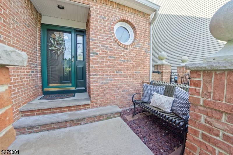 Welcome to this amazing townhome in a great sought after community in Roseland.