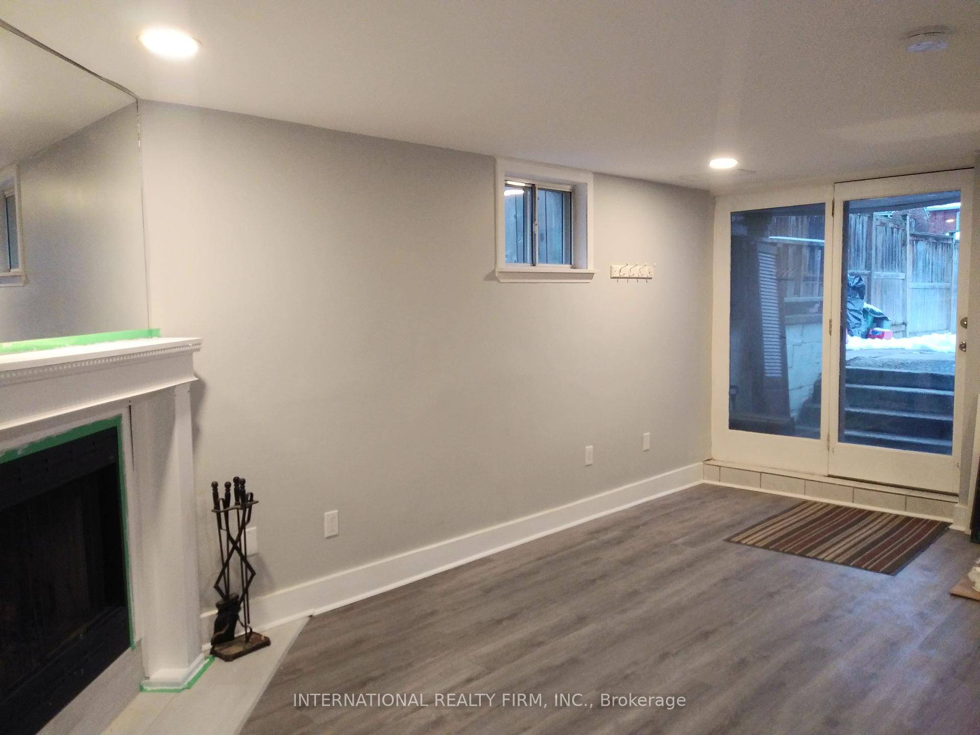 Such a nice, cozy apartment in a super convenient location.