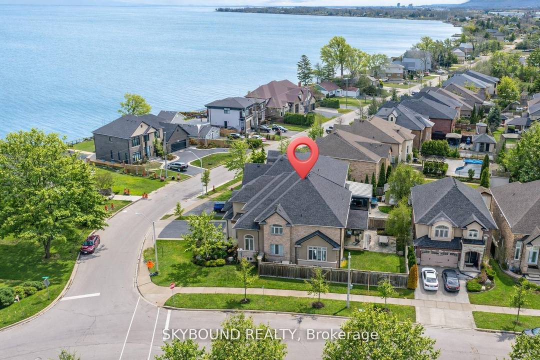 Lakeside Luxury Living in Stoney CreekWelcome to 101 Seabreeze Crescent, an exceptional lakeside residence offering an impressive 3, 612 sq.