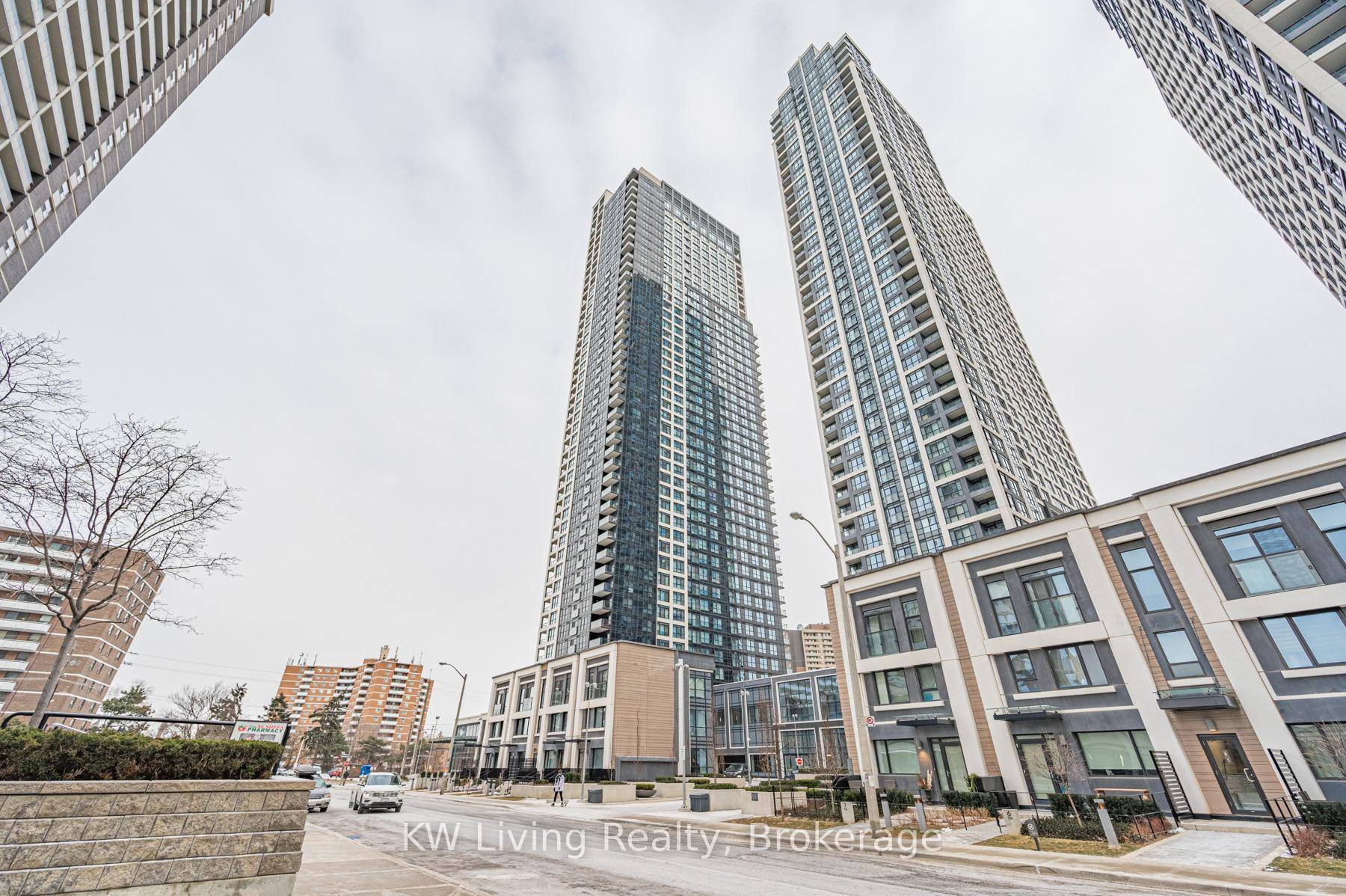 Luxury 1 Bedroom Unit from Tridel with 1 Parking !
