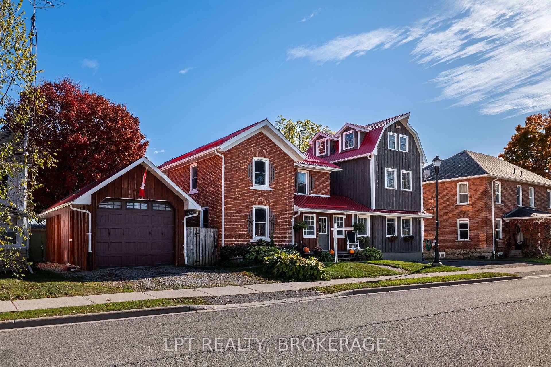 Charming 4 Bedroom Home with Legal Income Suite in the Heart of the 1000 Islands Welcome to the Barn on Brock this beautifully unique home in Gananoque, the heart of ...