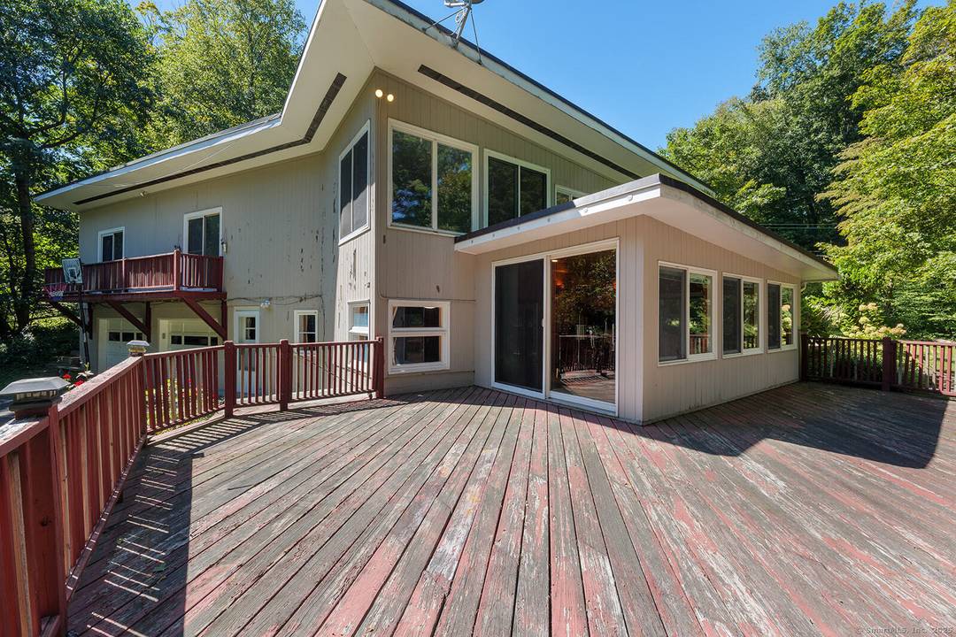 Cozy completely unique home in Southern Ridgefield, walking distance to Branchville Train, Restaurants Shops.