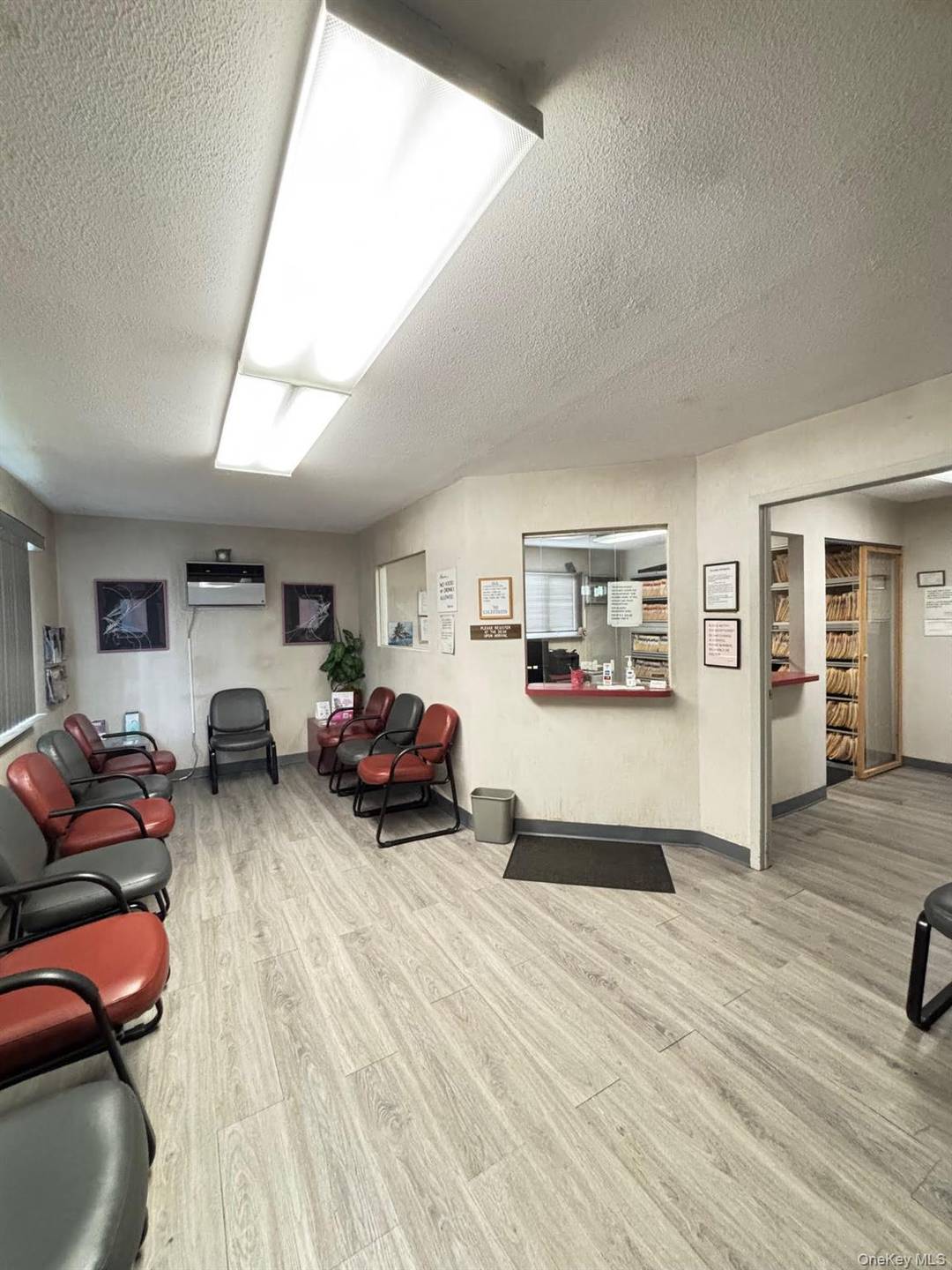 Great Office Space Ideal for Medical or Professional Use 1200 sq ft.