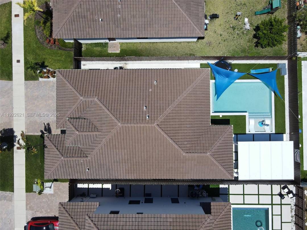 SELLER AGREES 2 TO BUYER'S CLOSING COSTS.