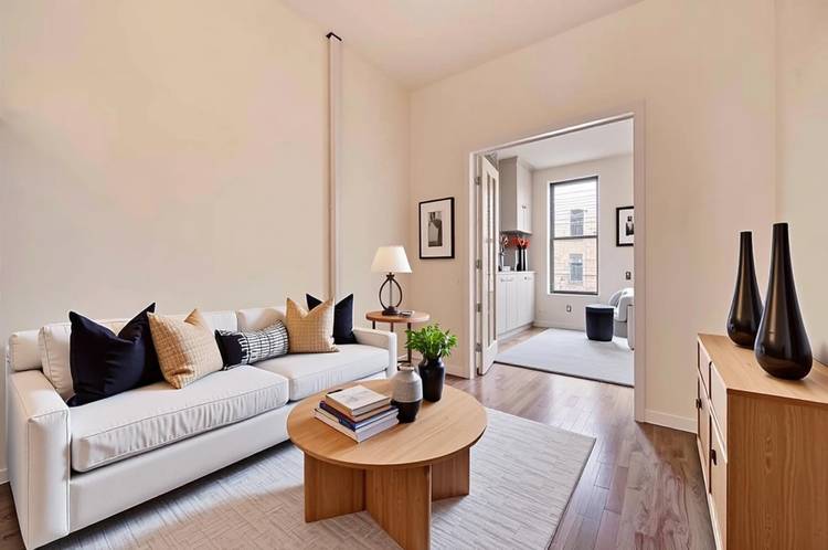 Renovated amp ; Spacious 2 Bedroom with In Unit Washer amp ; Dryer in Greenpoint !
