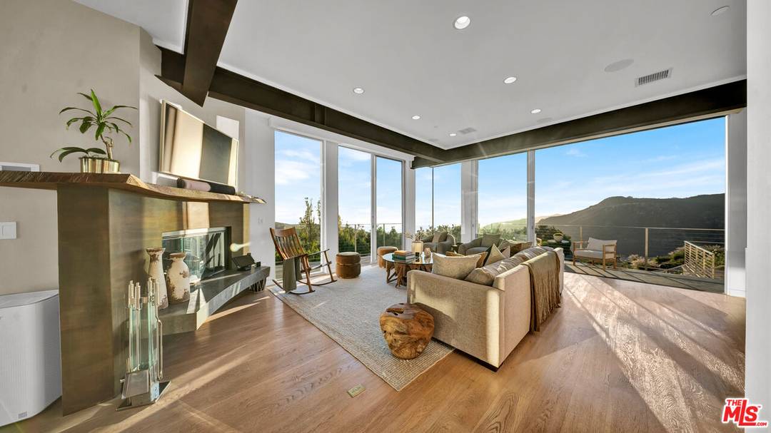 2915   Tuna Canyon Rd 4BR La