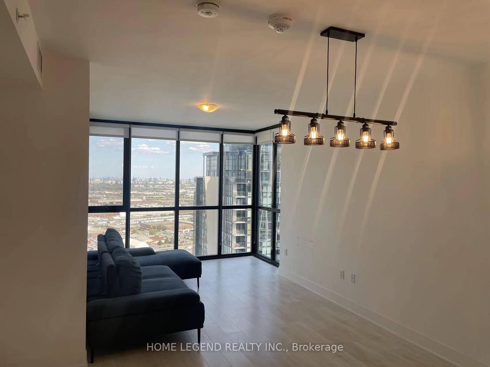 Luxurious 2 Br 1 Condo, In Prime Location Of Vaughan, South East Corner unit, Lots of Sunshine, very bright, High ceiling, 36 Floor, amazing view, Den is very large, Kitchen ...