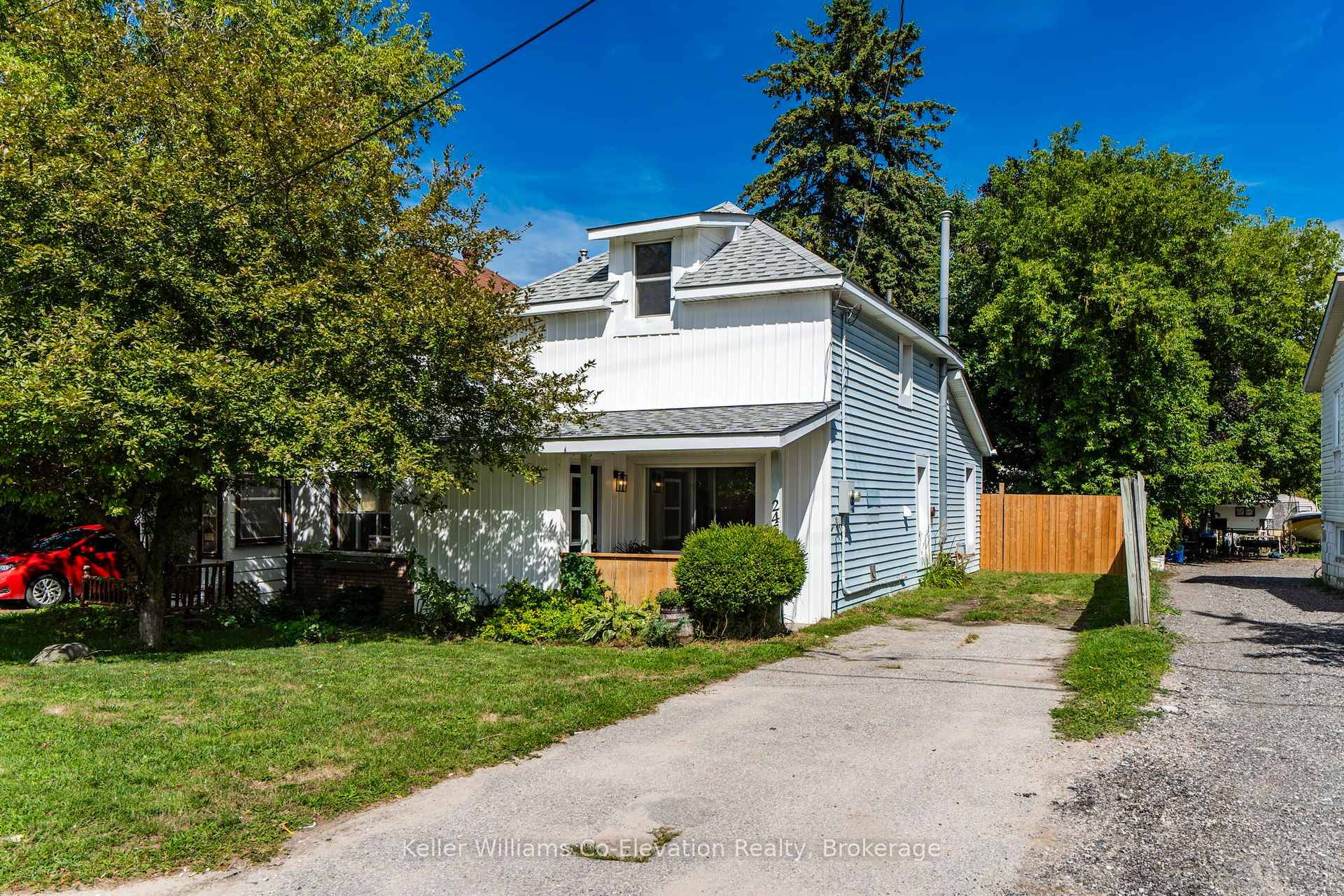 Charming Stylish Move in Ready !