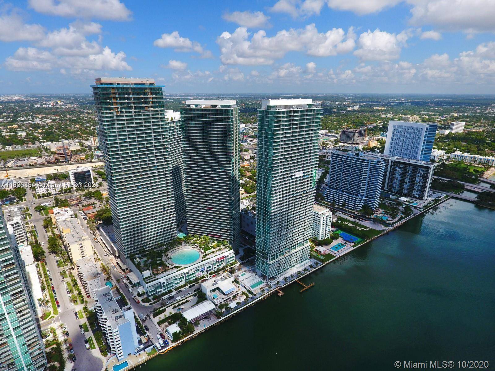 Gorgeous 1 Bedroom Den, 2 Bathroom Condo Located in the Heart of Miami in the Prestigious Gran Paraiso Building.