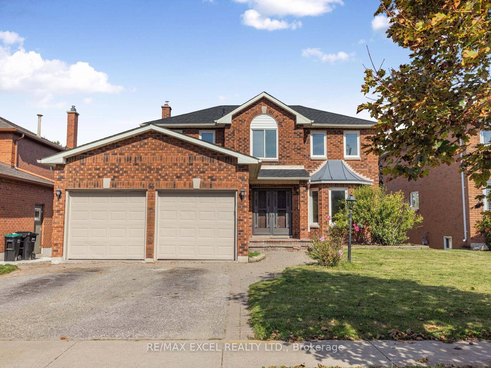 Beautiful detached home situated on a premium 50 ft lot in Barries desirable Bayshore community.