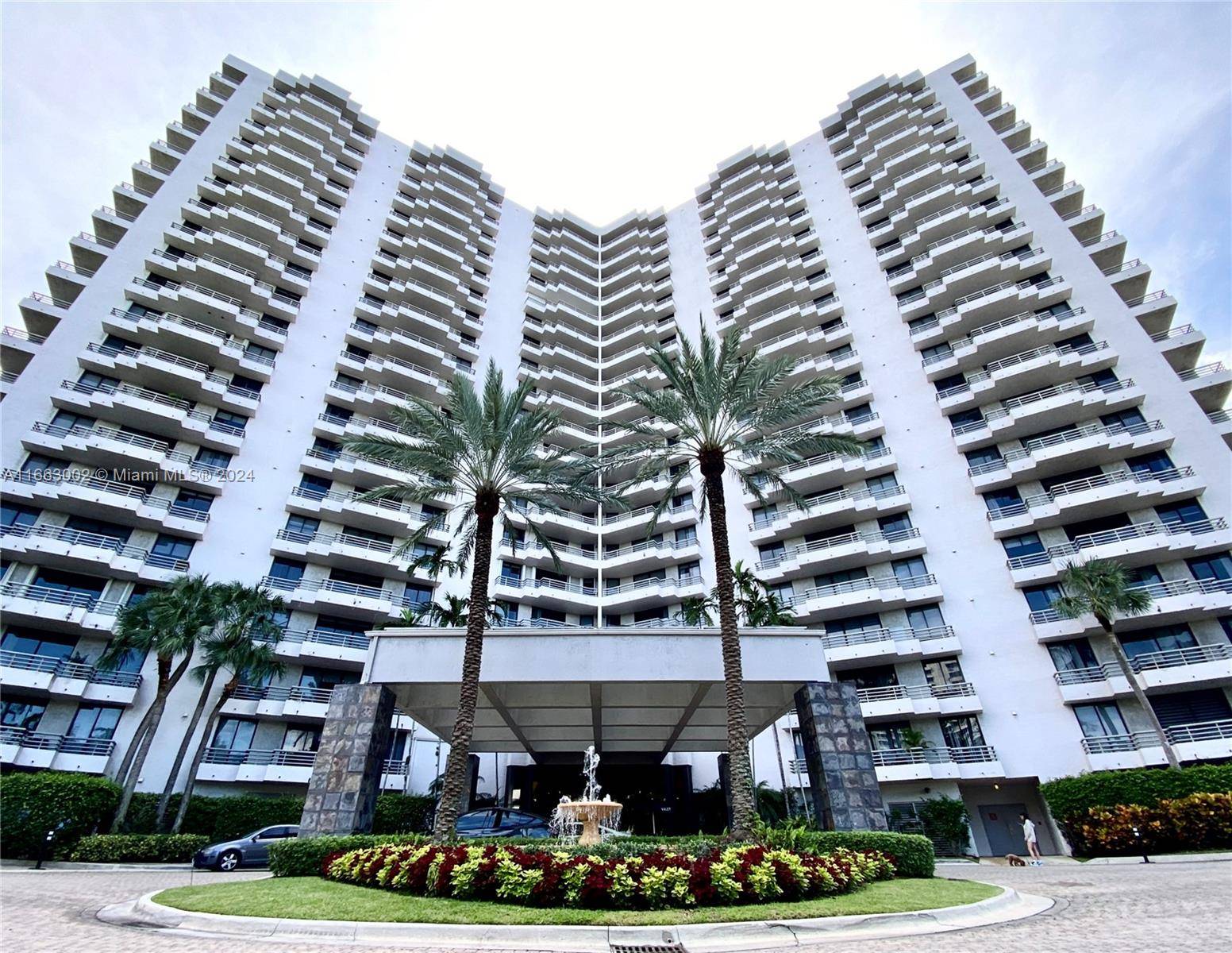 Wonderful views of the Golf course, intercostal and the ocean.