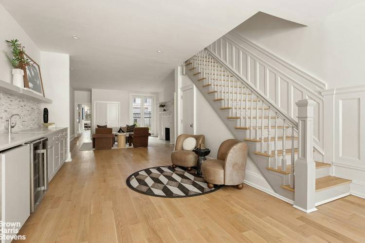 Designed with luxury and functionality in mind, this beautifully renovated townhouse offers five levels of sophisticated living, with gracious interiors, multiple bedroom suites, private outdoor space, and a spectacular roof ...