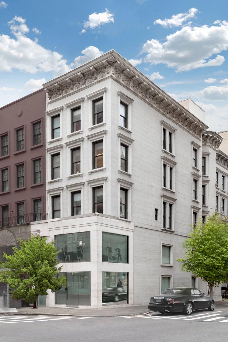 770 Madison Avenue is a rare flagship mansion opportunity located on one of the most heavily trafficked corners of this iconic and bespoke luxury retail corridor.