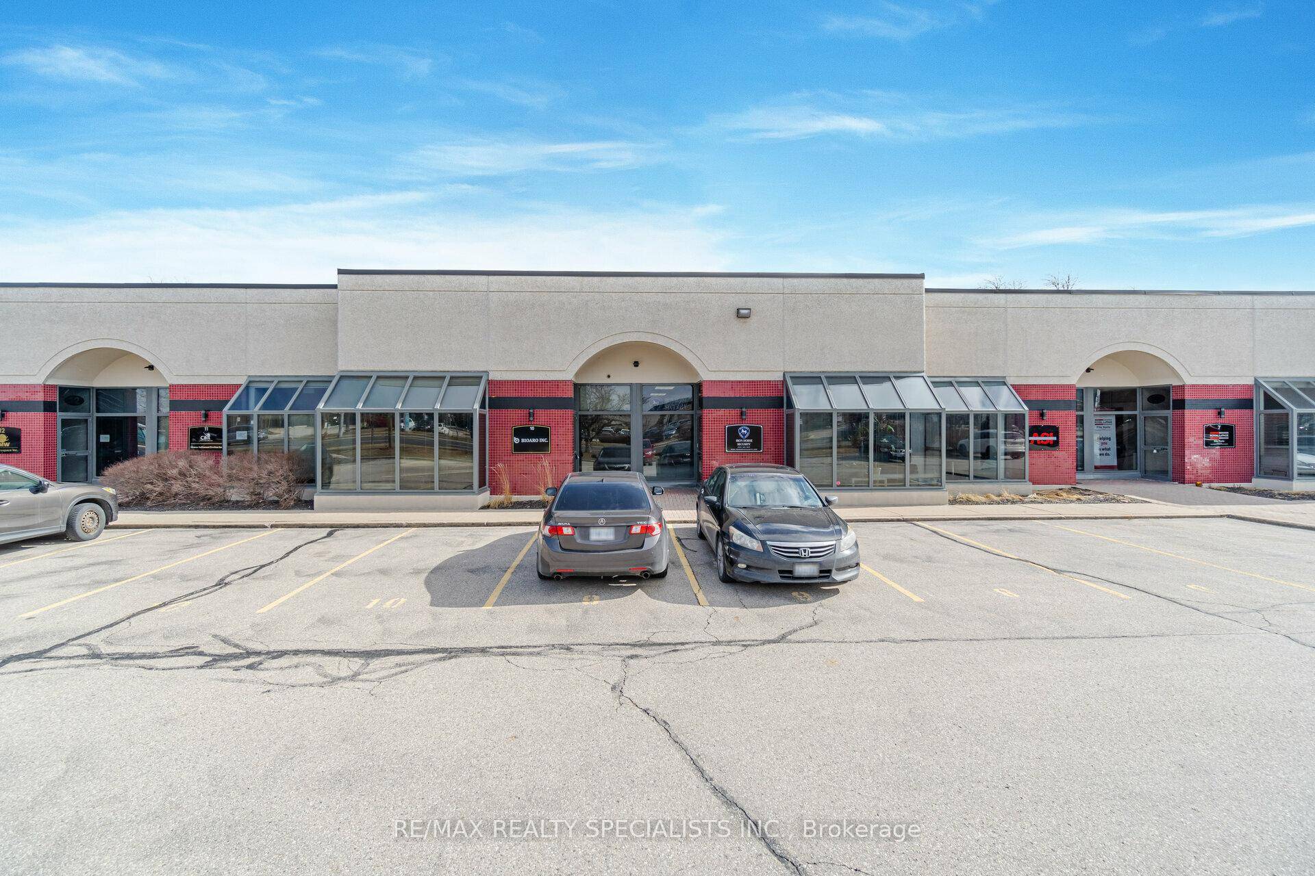 Priced For Quick Action, Prime central Mississauga location ground floor unit in a well maintained complex with ample parking and on site management.