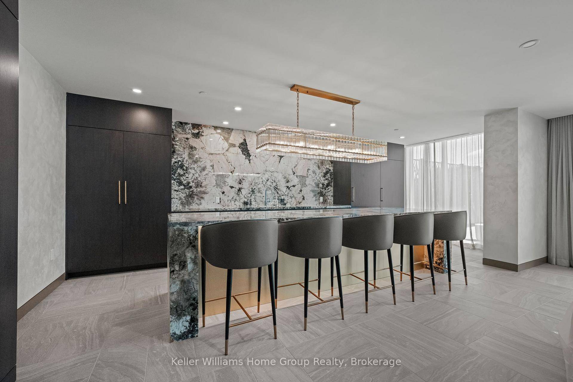 Welcome to the brand new Anthem at the Metalworks condominium, on the riverwalk.