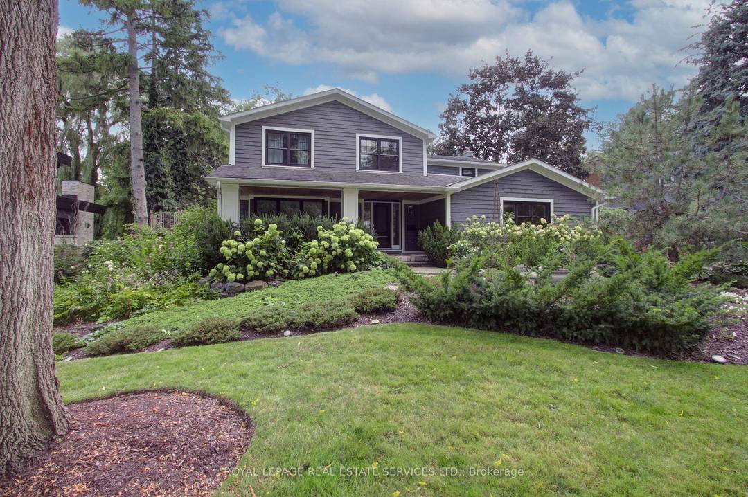 Welcome to 446 Copeland Court, an inviting family home, on a quiet court in the coveted Morrison area of South East Oakville !