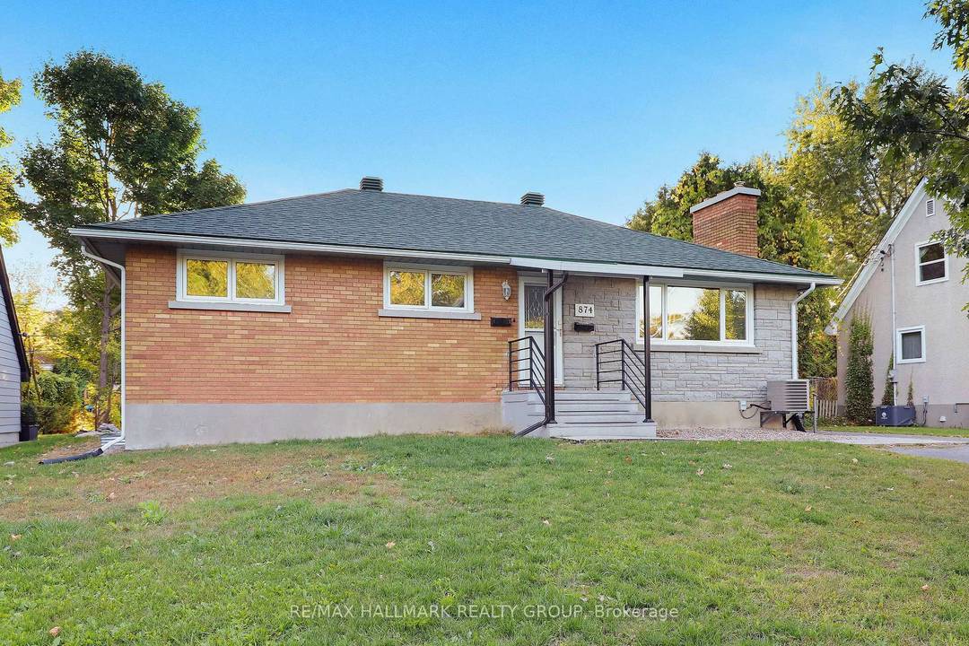 Incredible location ! Steps from the shops of Westboro, a few blocks from Broadview PS and Nepean HS, Altea, Carlingwood, transit and shopping.