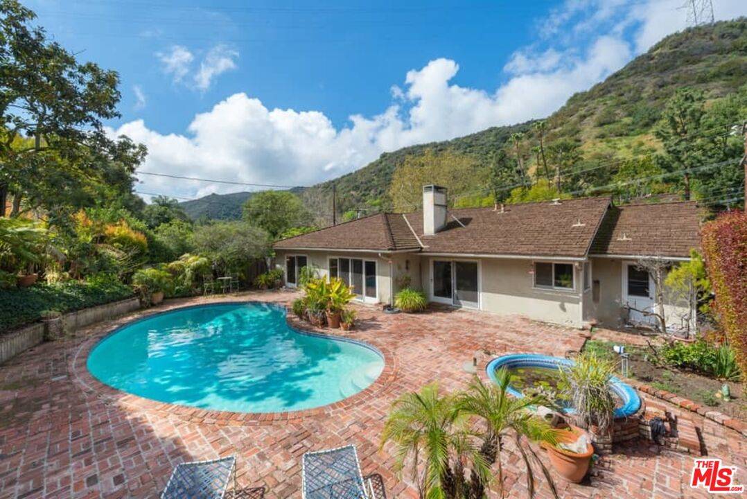 3480  MANDEVILLE CANYON RD 3BR Brentwood La
