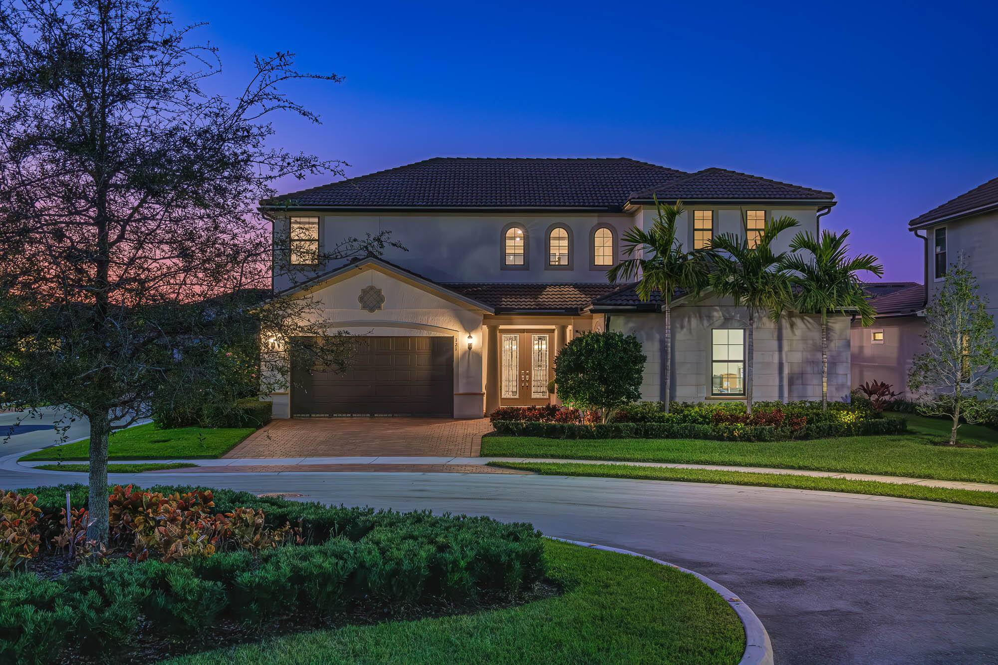 Luxury Living in the Gated Sonoma Isles, in JupiterThis stunning 5 bedrooms, 6.