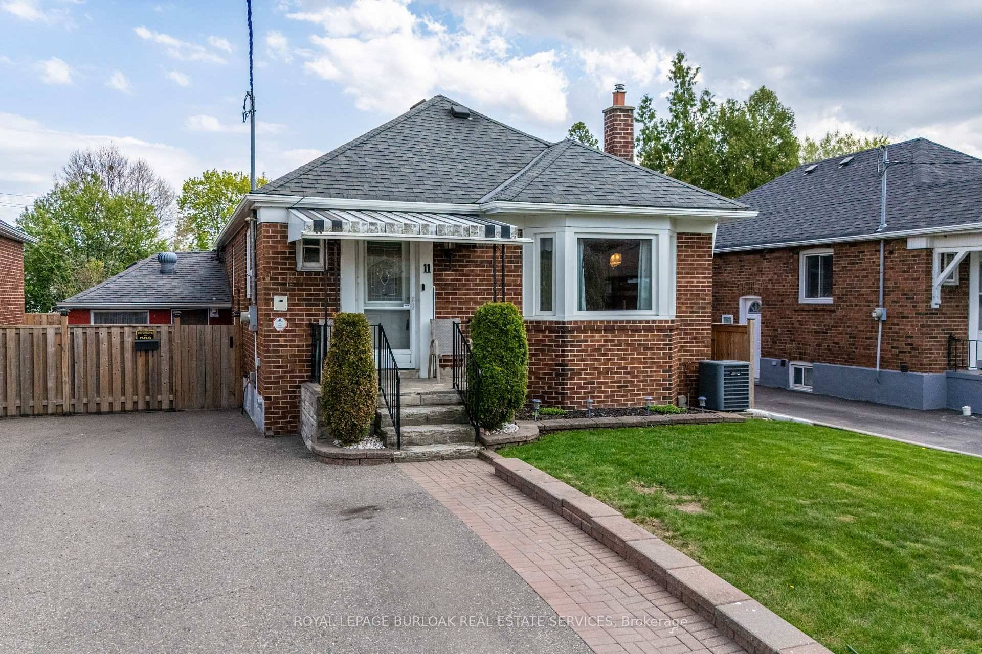 Opportunity knocks in the vibrant Weston neighbourhood in Toronto !