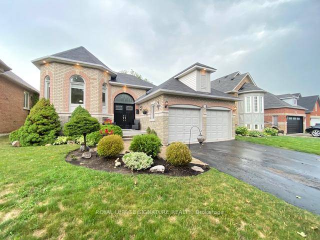 Don't miss this rare opportunity to own a beautifully updated raised bungalow in one of North Oshawa's most desirable neighbourhoods !