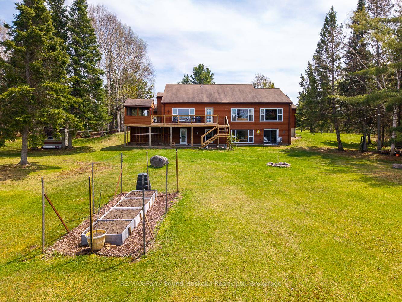Immaculate 4 bed, 3 bath waterfront home on Beaver Lake in Magnetawan.