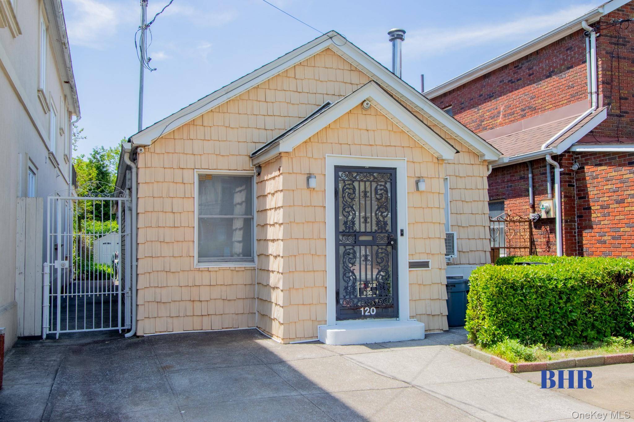 MANHATTAN BEACH 1 family detached 2 bedroom, 1.