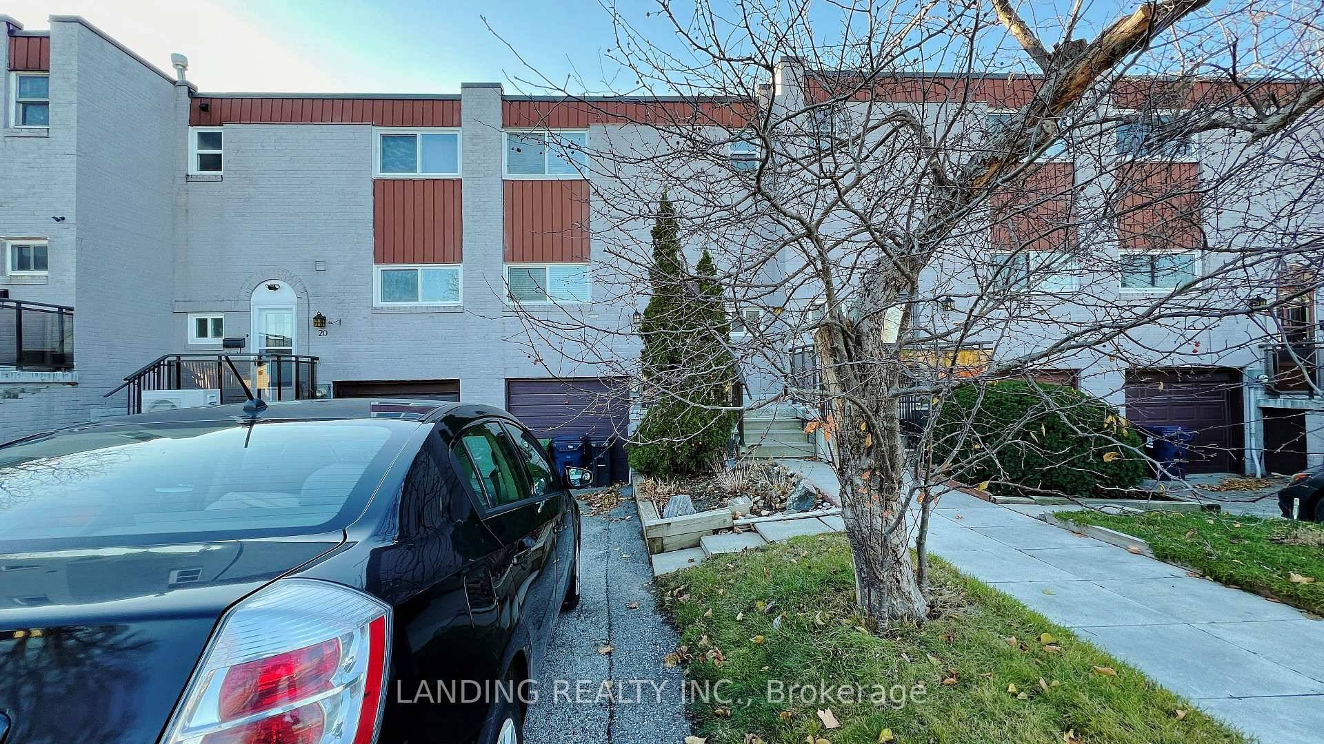 Gorgeous amp ; Spacious 3 1 Bedrooms Townhouse Outside looking Beautiful Golf Park On Quiet and safe street, large Principal Rms, Eating Kitchen, Finished Bsm, Fully fenced Backyard, Back on ...