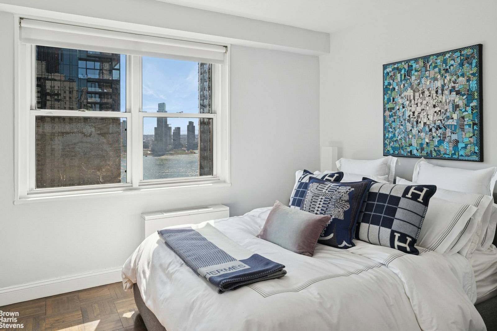 BRAND NEW TO MARKET ! ! Residence 24H is a generously sized alcove studio Jr.