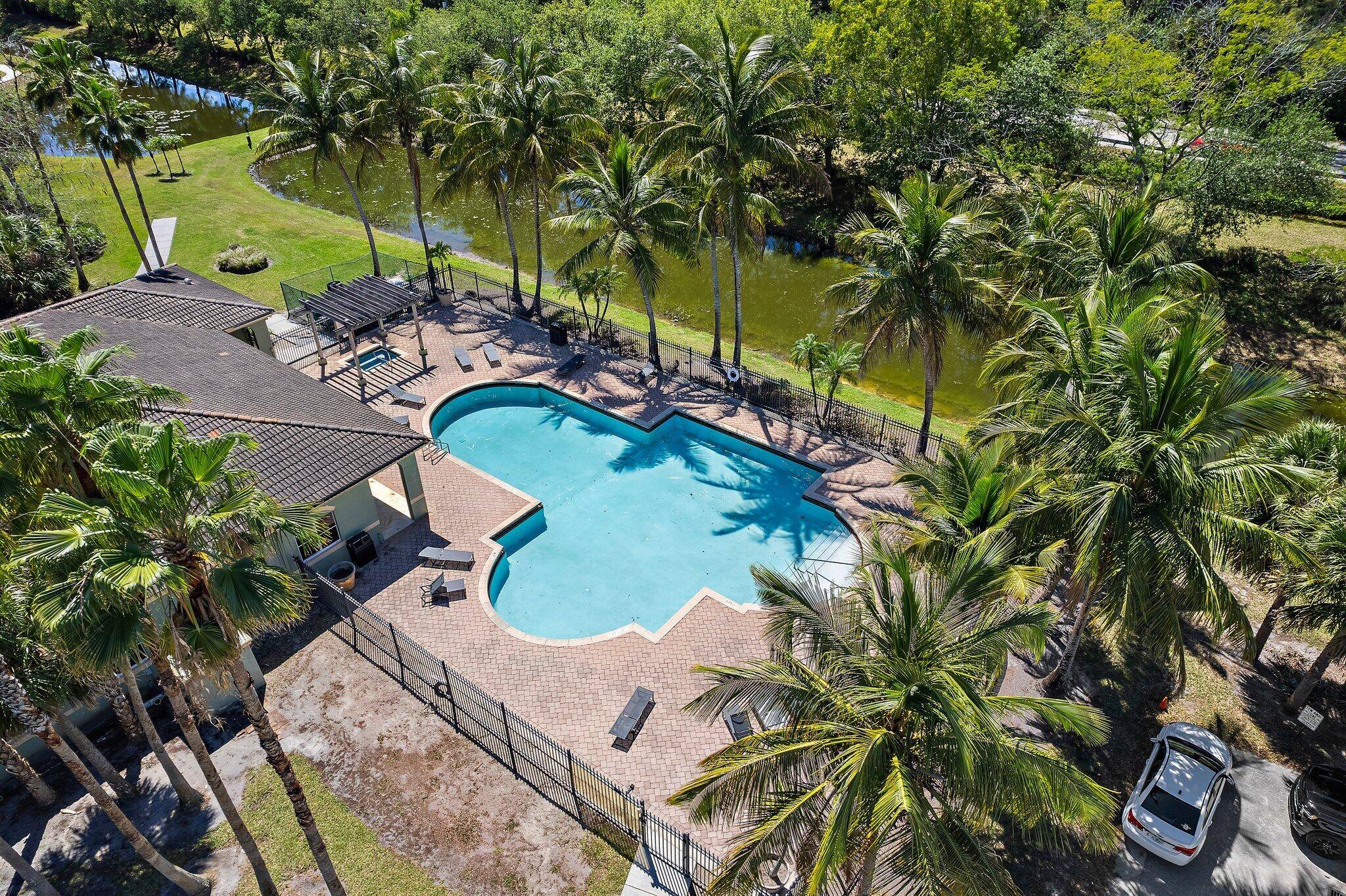 Welcome to Kensington of Royal Palm Beach, a beautifully maintained gated community offering resort style living surrounded by lush, mature landscaping and a tranquil waterfront habitat.