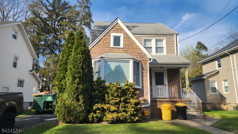 Well Kept 3 bdrms 1 bath 1 car detach garage in a desirable area of Teaneck, ready for the next buyers to make it their own.