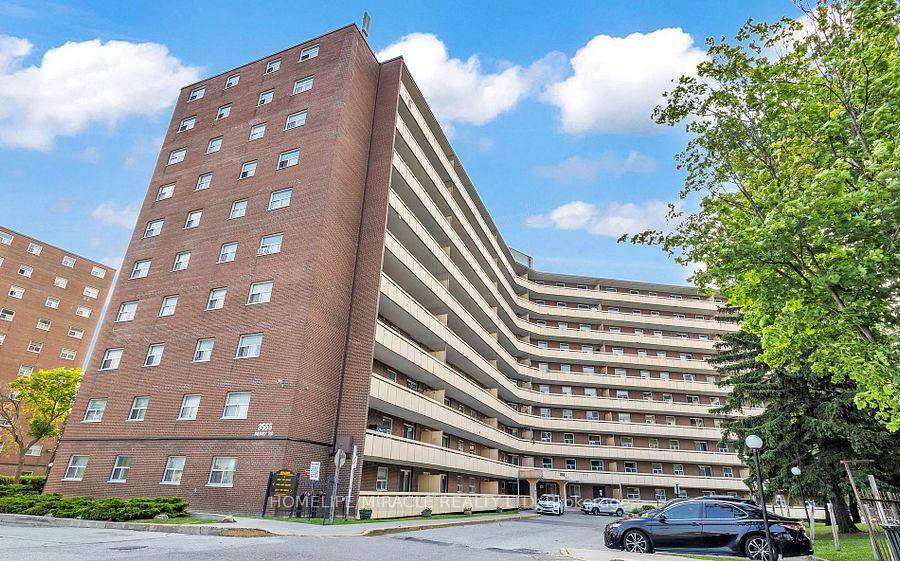 Welcome to this stunning, bright, and spacious 2 bedroom condo !