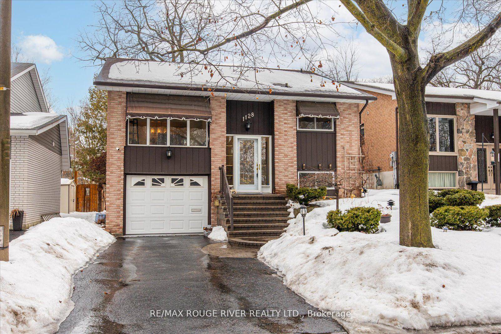 This charming home is situated on a quiet court and backs onto a stunning ravine, offering a serene and picturesque view.