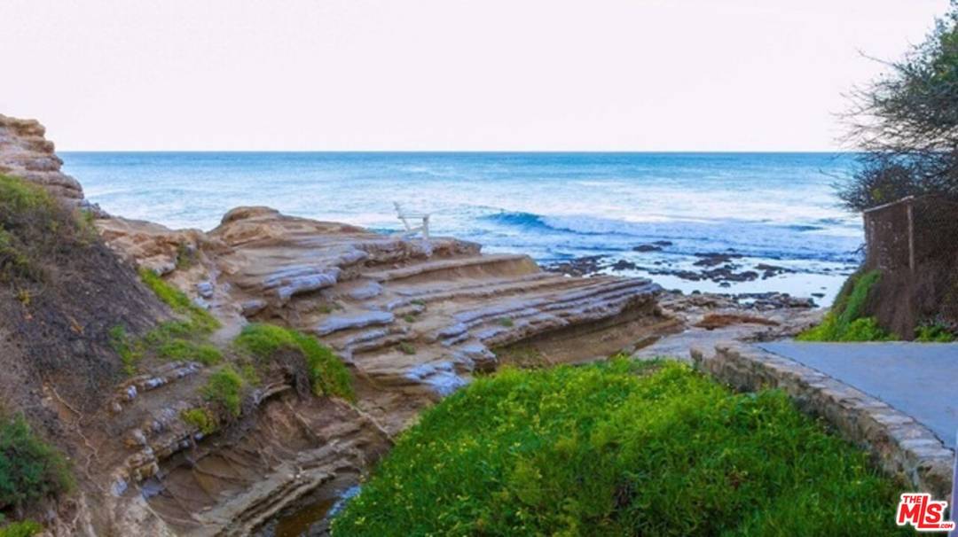 29239   Heathercliff Rd 2BR Malibu La