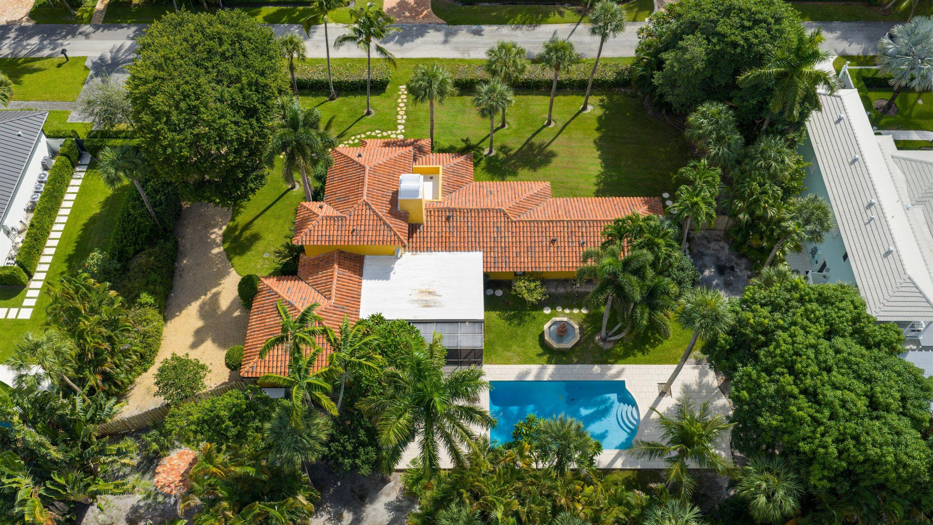 Beautifully maintained and thoughtfully updated 1950s residence, steeped in historical significance, was designed by renowned architect Beford Shoumate.