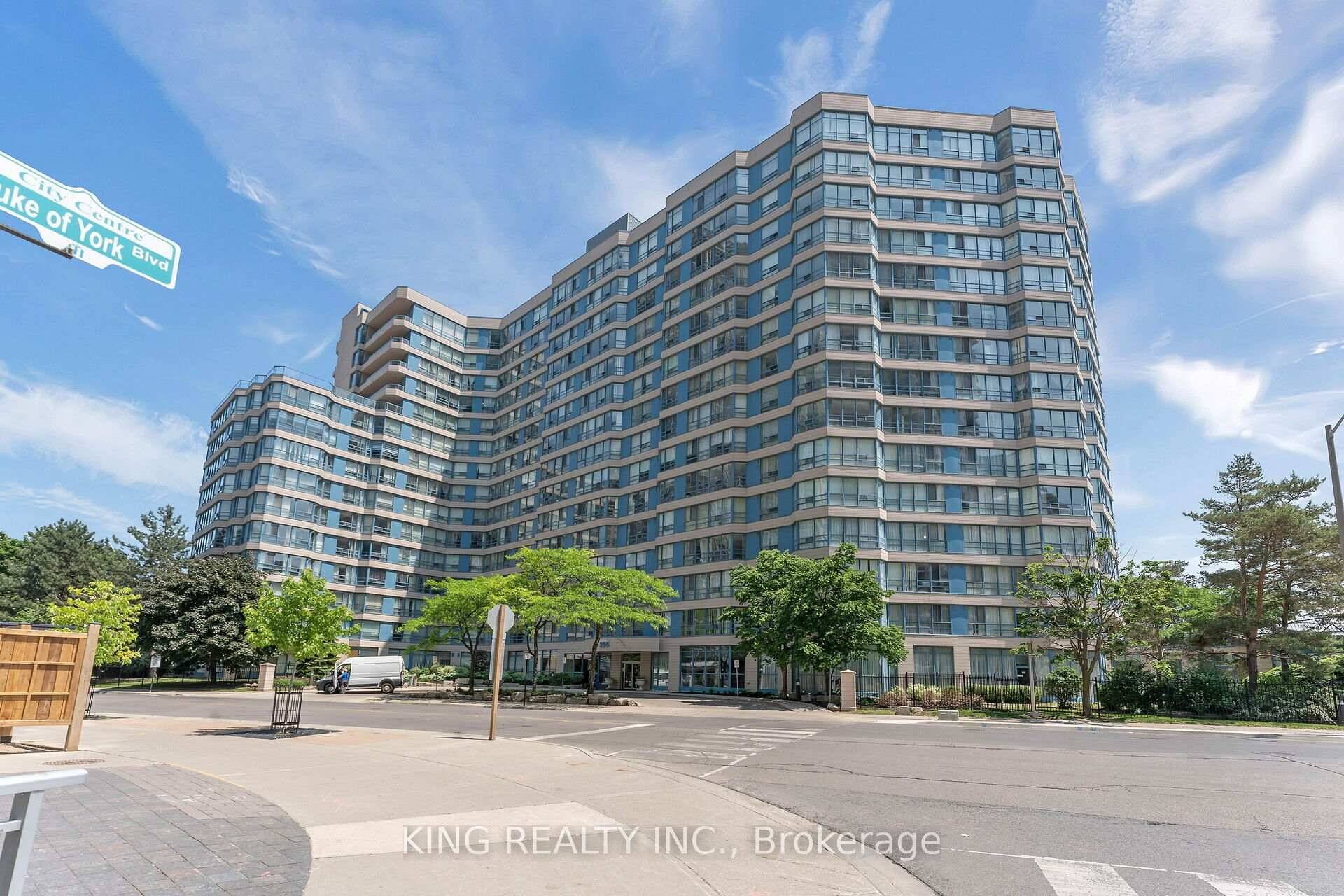 Welcome to this stunning, recently renovated 2 bedroom den executive suite in the heart of Mississauga's highly sought after City Centre.