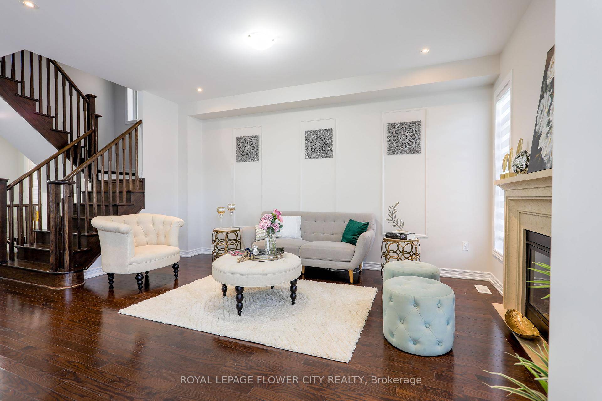 Welcome to this beautifully maintained 3 bedroom, 3 bathroom detached home located in the highly sought after community of Kleinburg.