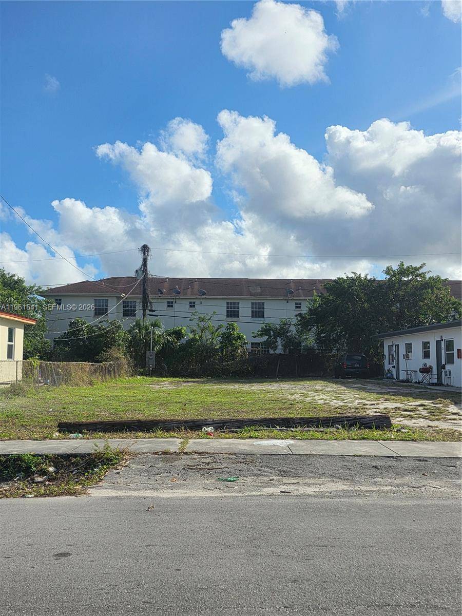 Great location Vacant lot, ready to build, duplex or fourplex, residential area.