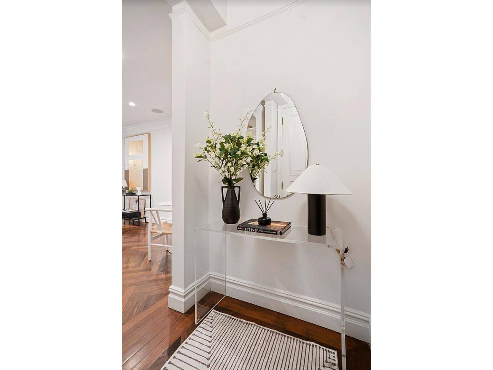 Exceptional winged two bedroom apartment located in Central Carnegie Hill and situated a stone's throw from Central Park.
