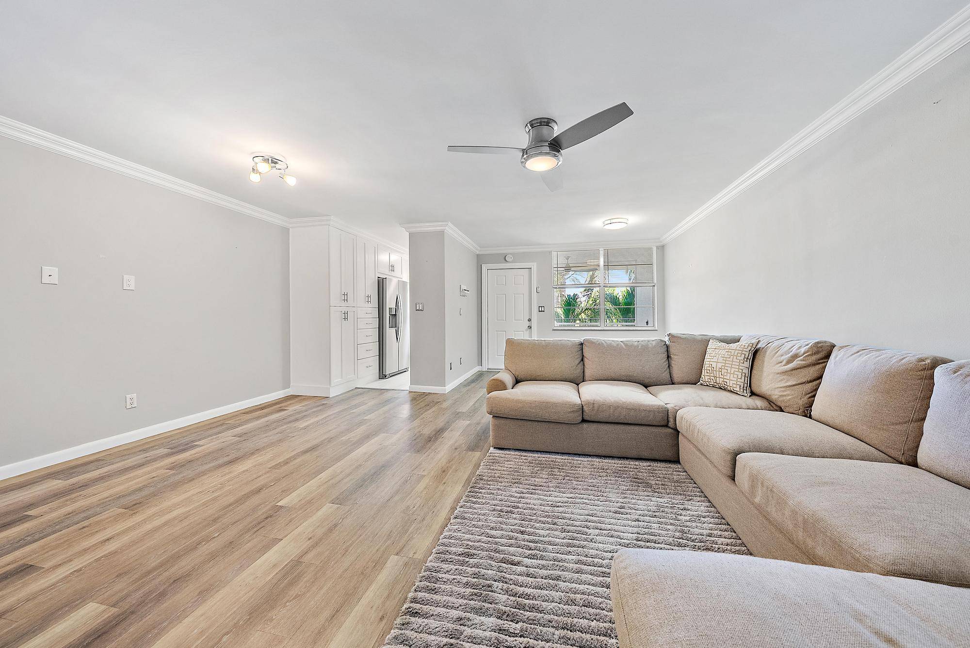 Welcome to 109 Paradise Harbour Blvd, Unit 307 !