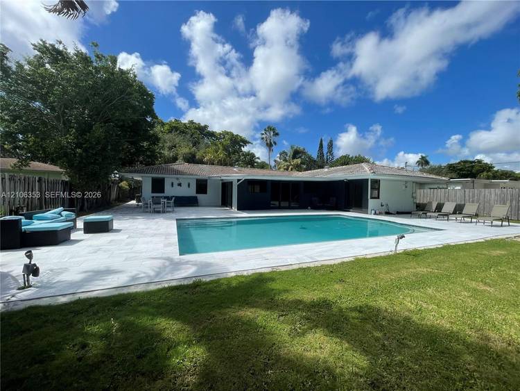 CHARMING amp ; SPACIOUS HOUSE WITH AN OVER SIZED LOT IN A GREAT GATED COMMUNITY, 3 BEDROOMS 1 OFFICE, OR MAID ROOM, 2 BATHS, AND A DESIRABLE SPLIT BEDROOM FLOOR ...