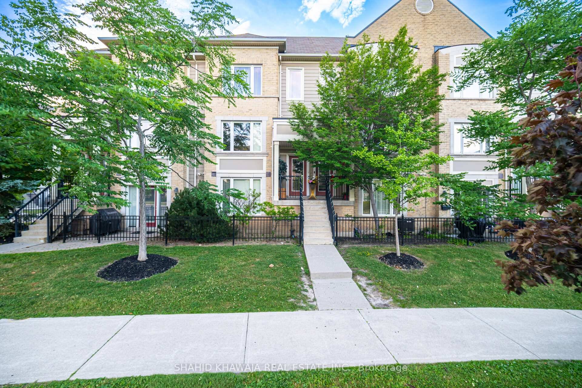 View Virtual Tour A Timeless Townhome Located In Central Erin Mills.