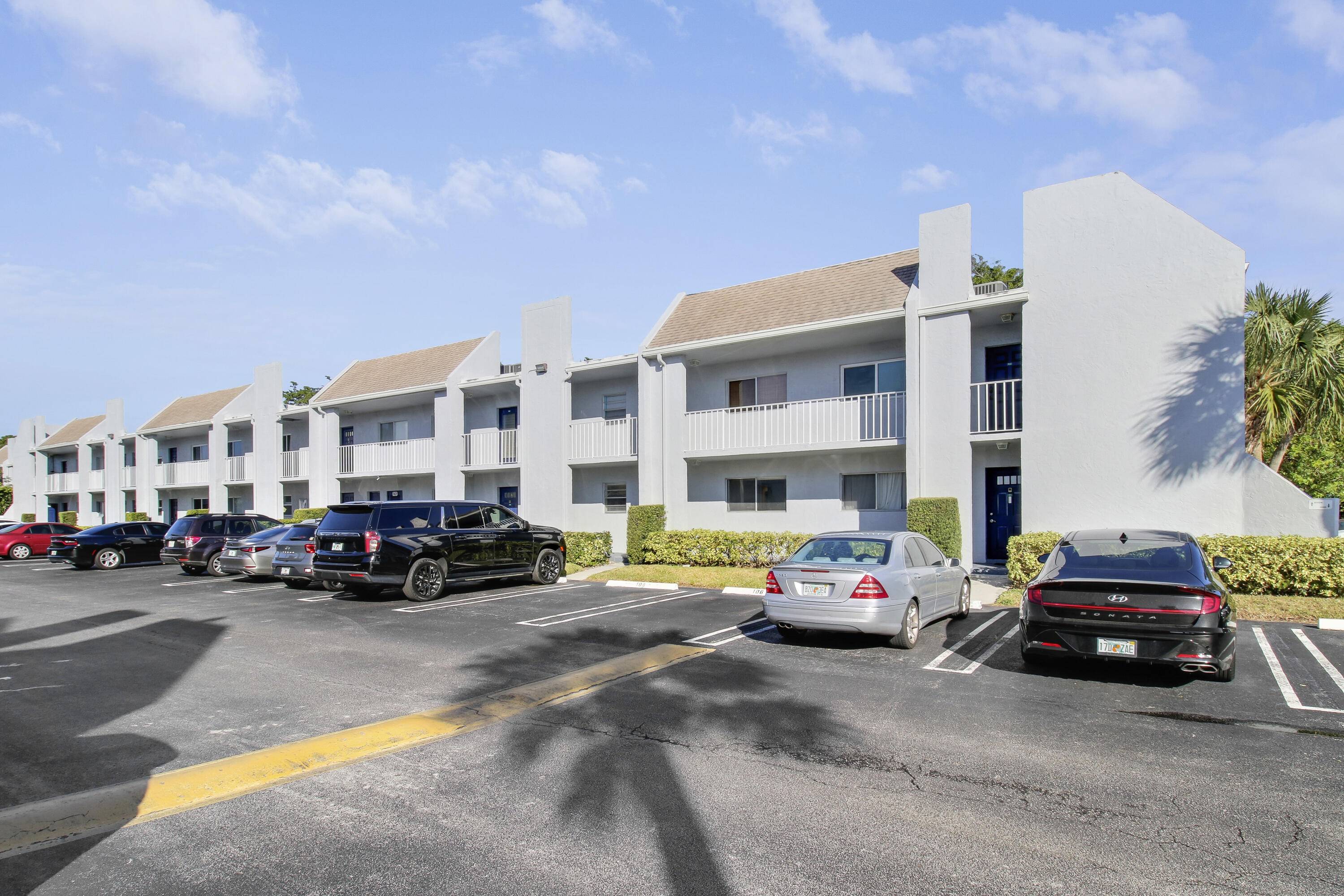 This stunning 2br 2ba ground floor condo is beautifully remodeled and nestled in the highly sought after community of Sabal Pine South.