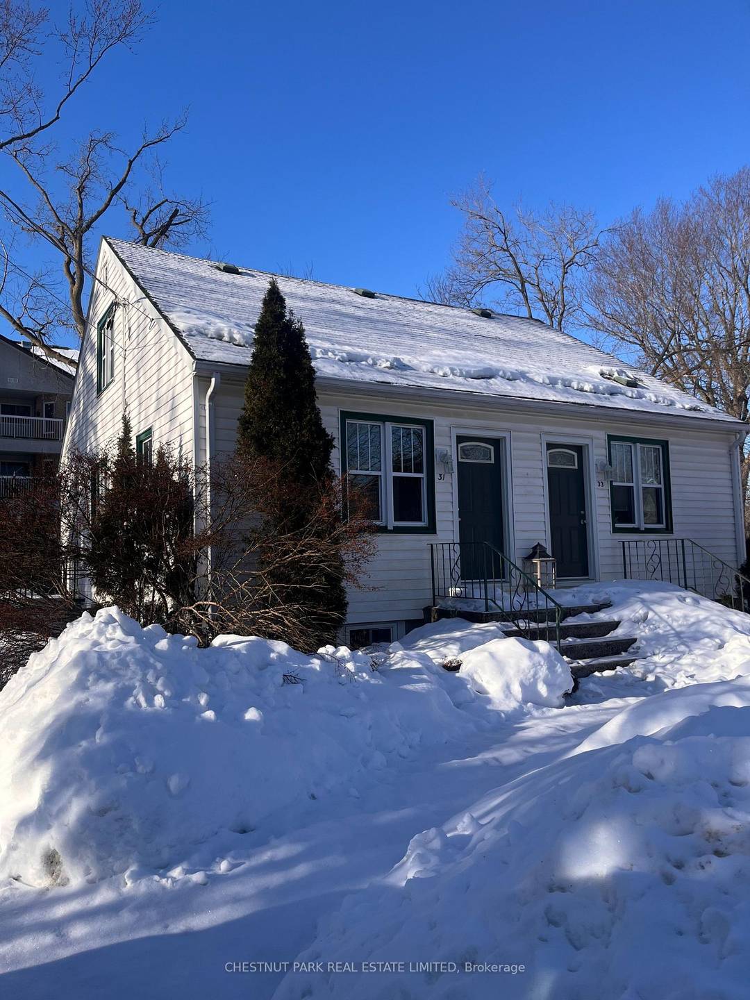 Fantastic investment owner occupied DUPLEX opportunity in the heart of Picton.