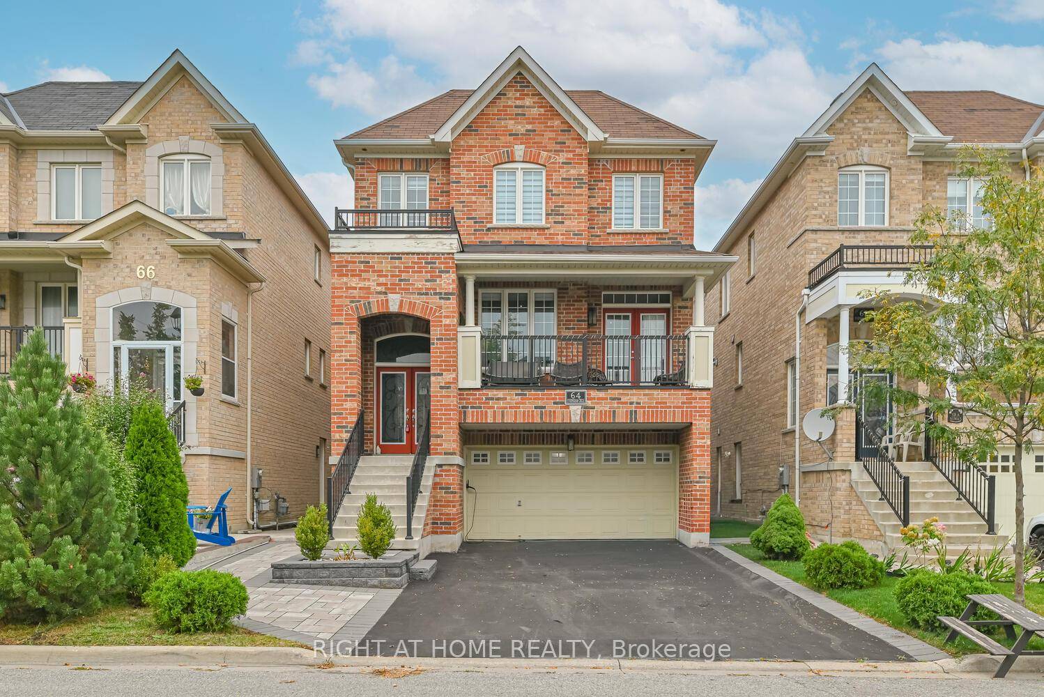 Rare find backing on to ravine no home behind, 5 Bedroom, 6 Washroom detached home, approx 3, 200 Sq.